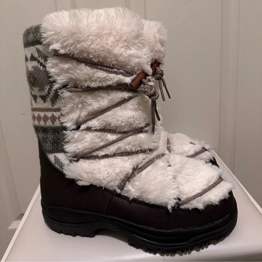 Muk Luk sweater fuzzy boots size 9 dark brown
